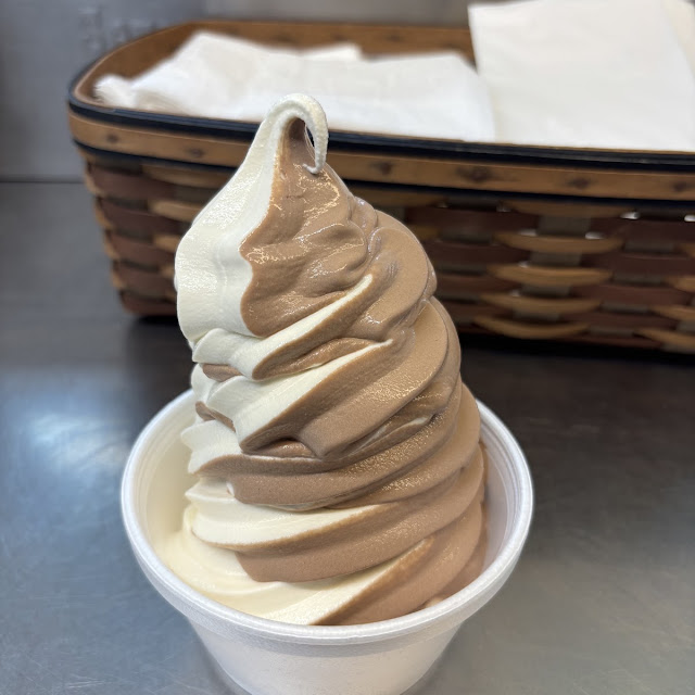 Soft Serve Vanilla & Chocolate