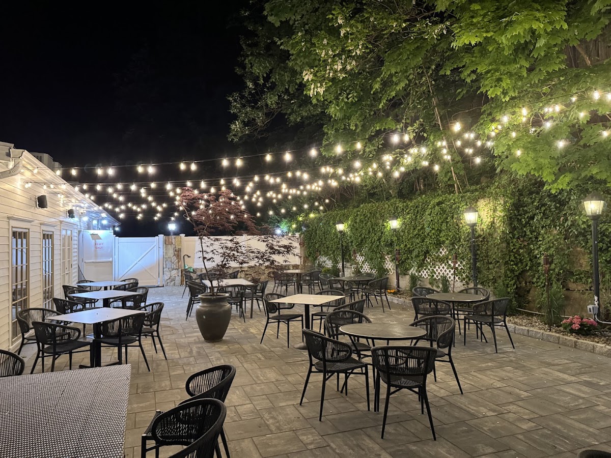 Lenny's Seafood & Steakhouse