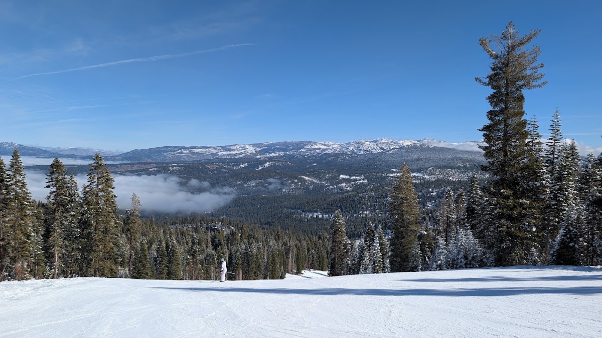 Zephyr Lodge