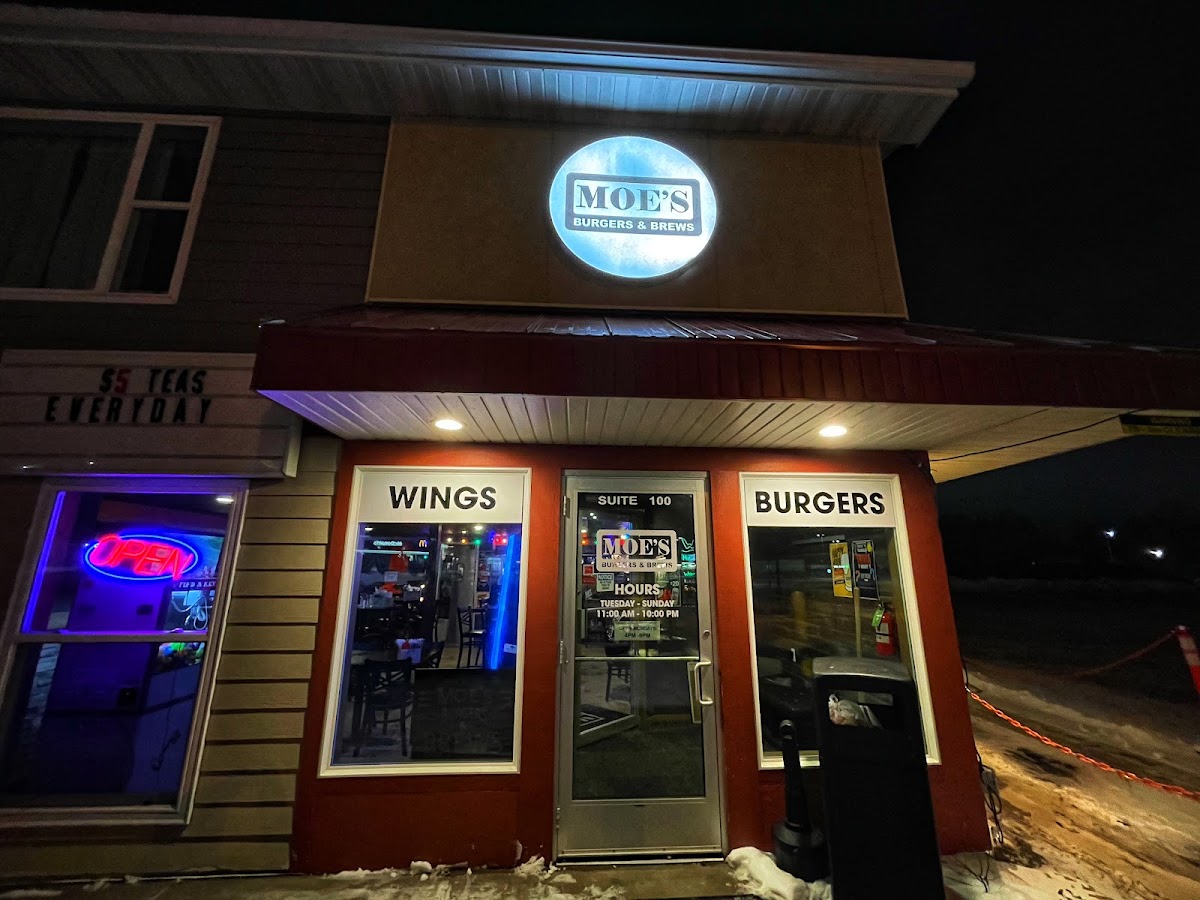 Moe's Burgers & Brews