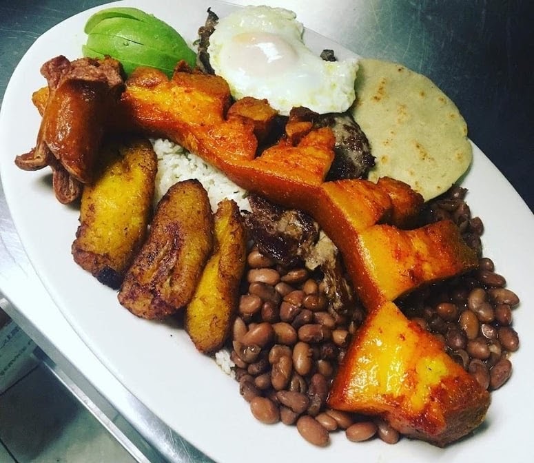 Restaurant y pupuseria los veliz