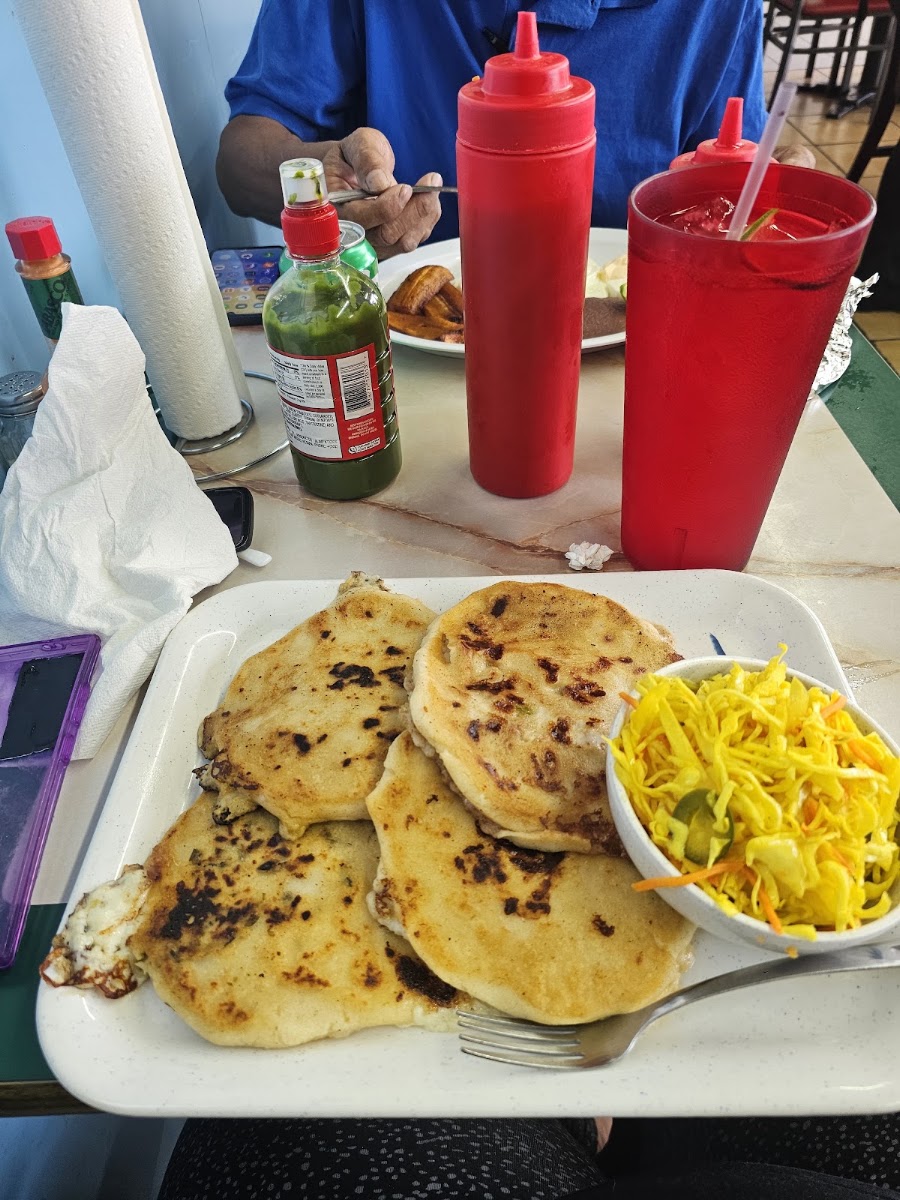 Pupuseria y Antojitos El Pulgarcito.