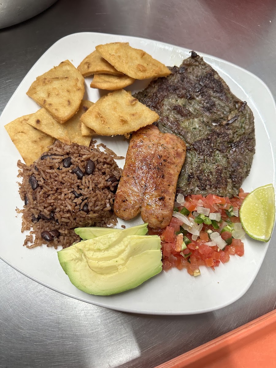 Pupuseria y Antojitos El Pulgarcito.