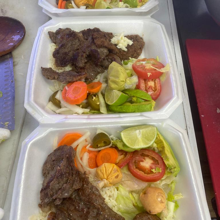Pupuseria Doña Laura (Food Truck)