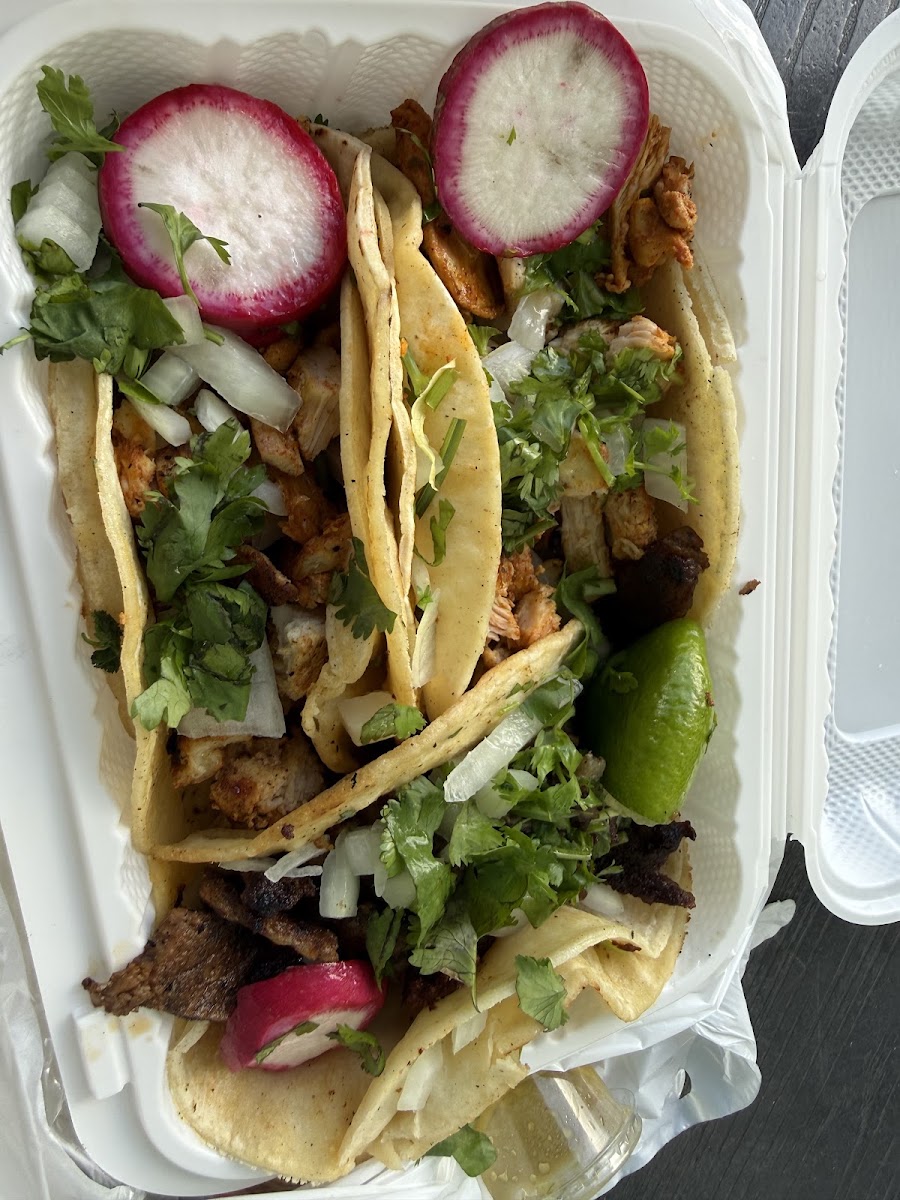 Kely's Taqueria y Pupuseria