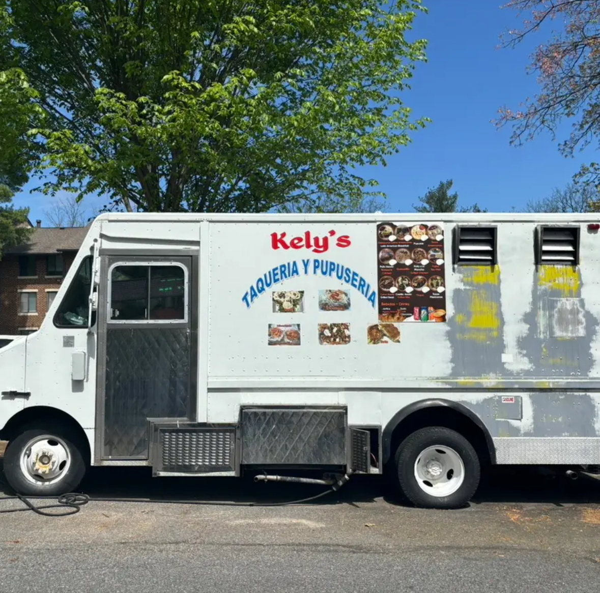 Kely's Taqueria y Pupuseria