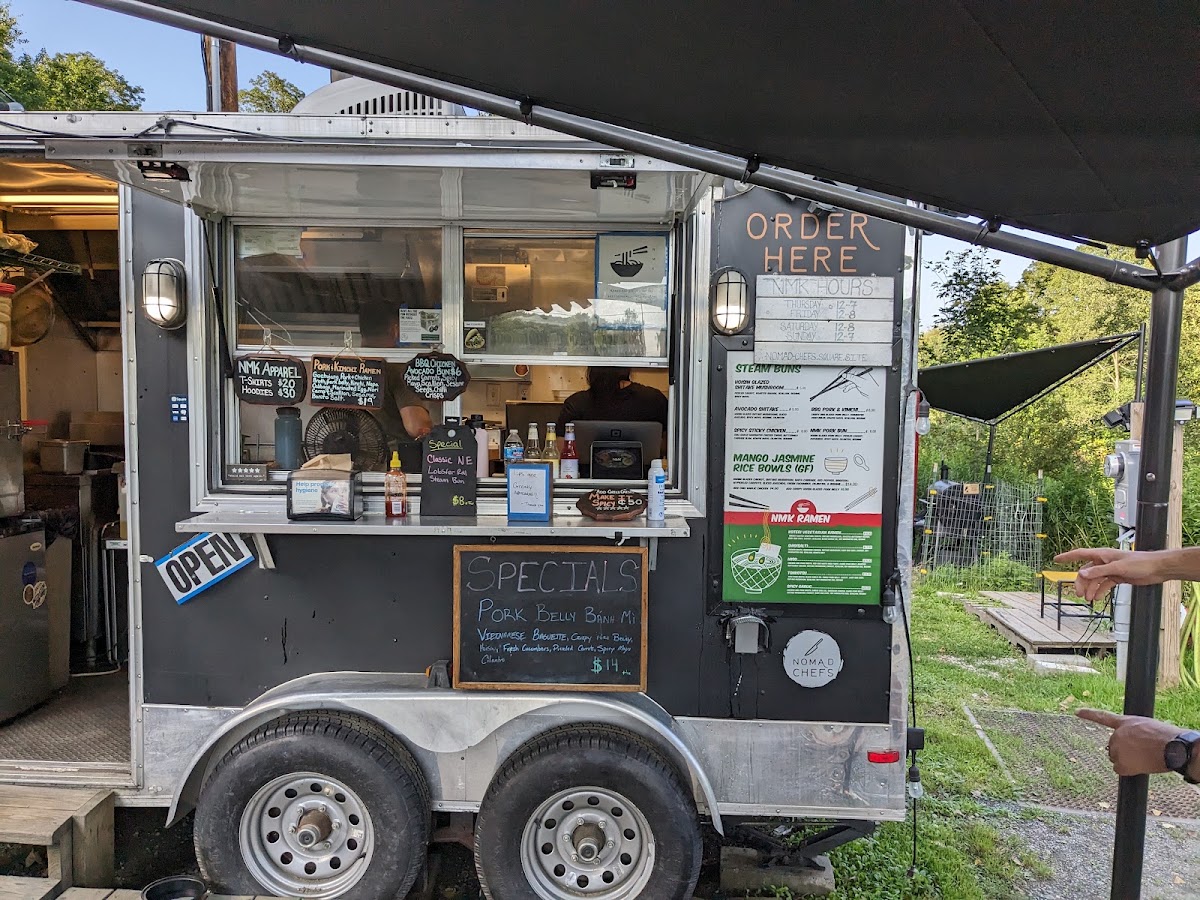 Nomad Buns + Bowls menu board