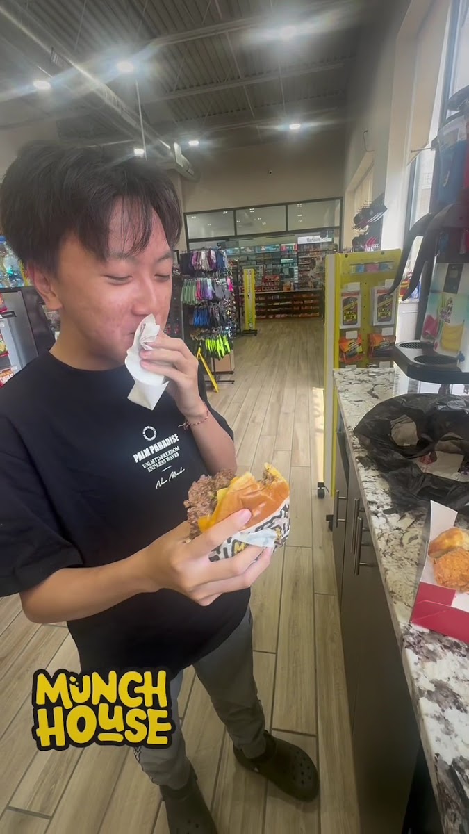 Munch House Eatery (Burgers, Wraps, Hoagies)