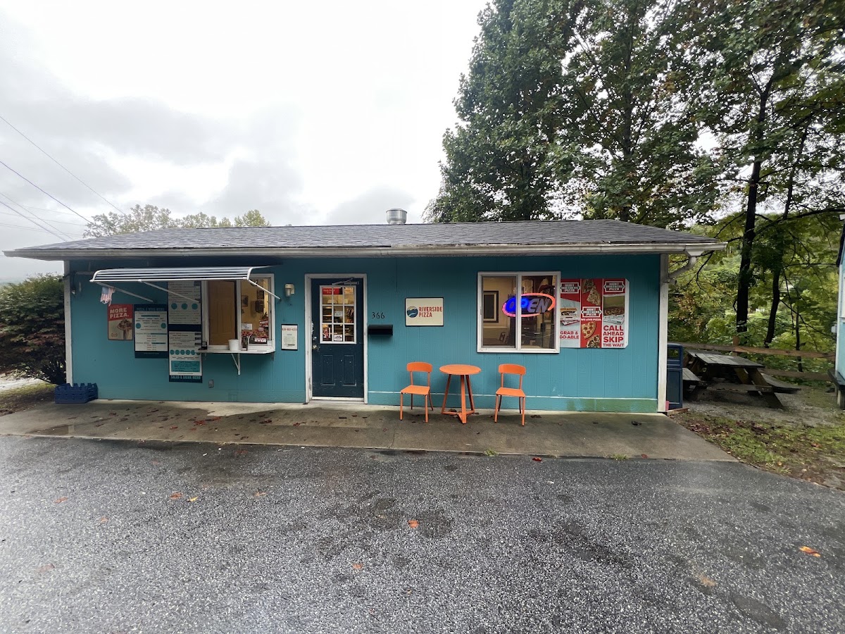 Riverside Pizza