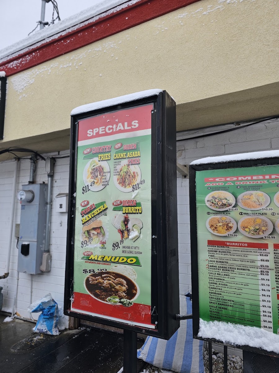 Beto's Mexican Food menu board