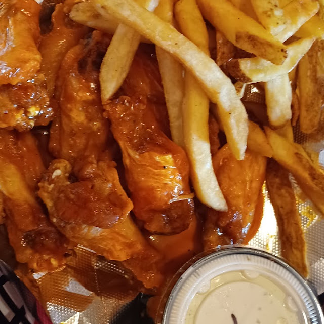 Buffalo Wings Fried Crispy with Fries