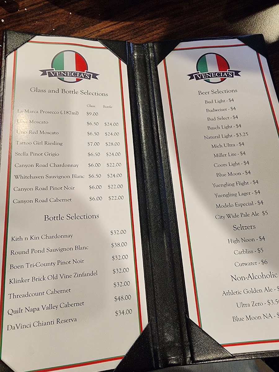 Venecia's Pizza menu board