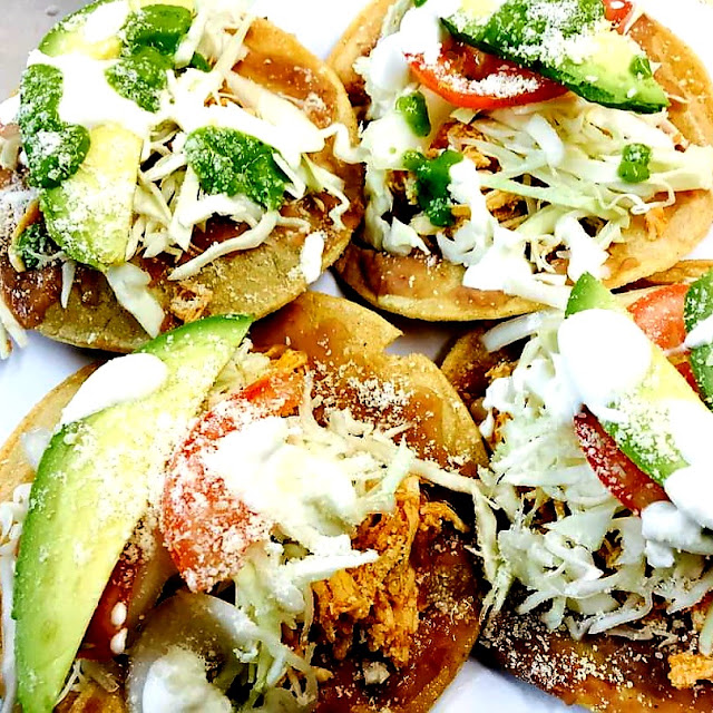 Tostadas De Tinga De Pollo