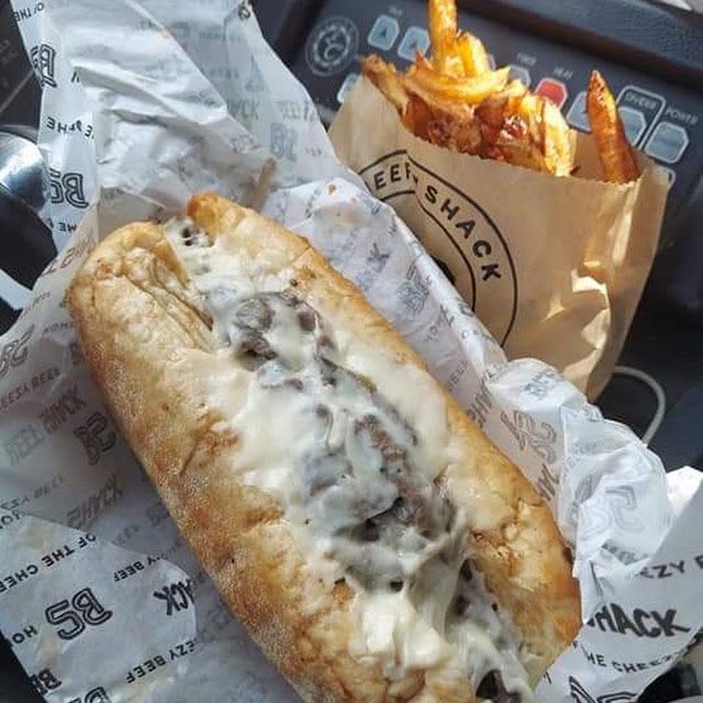 Cheezy Beef on Garlic Bread with Mozzarella