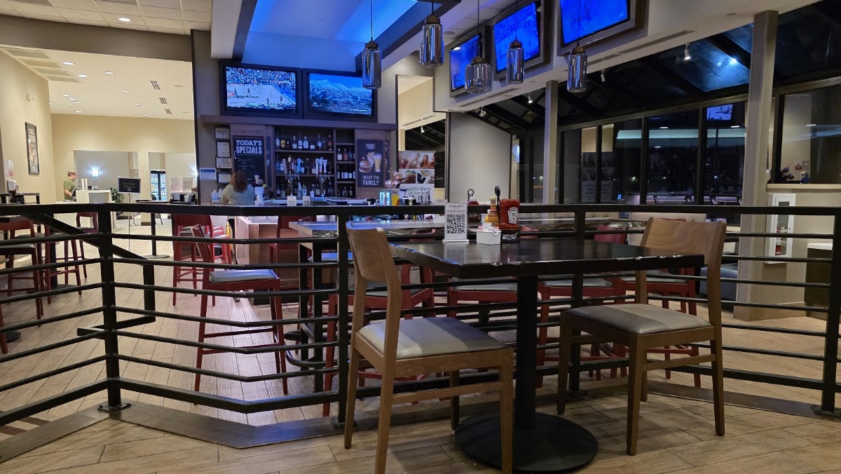 Burger Theory-Holiday Inn Carol Stream