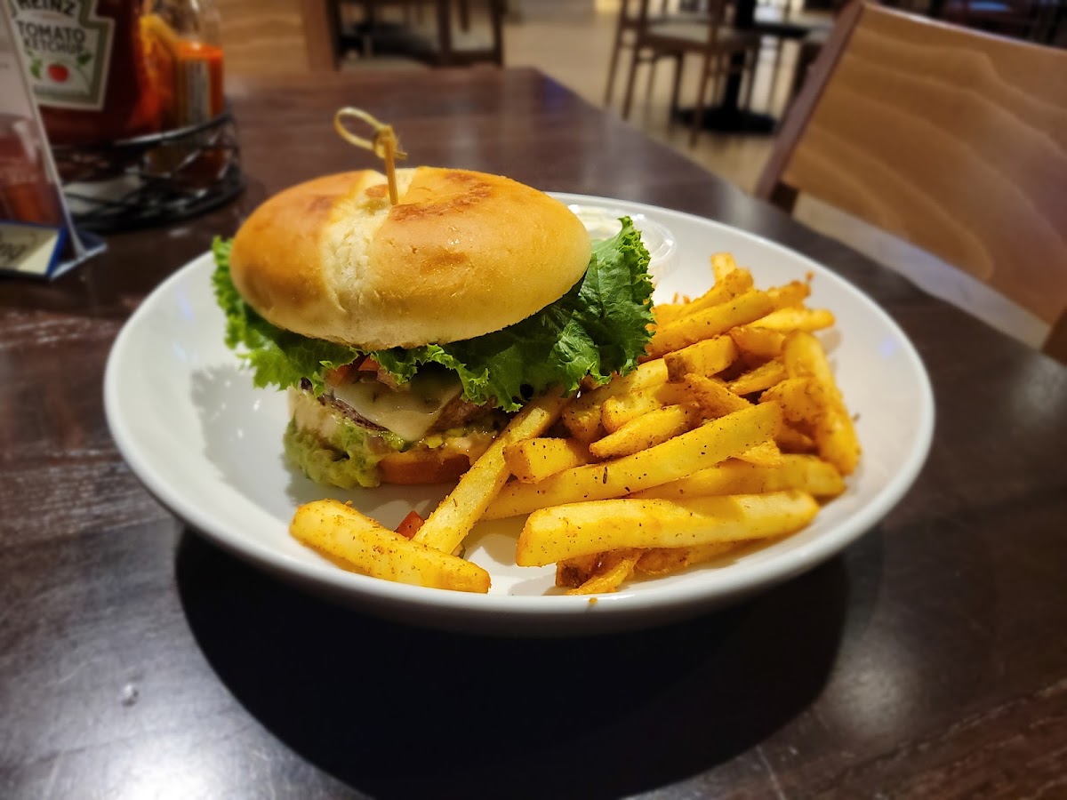Burger Theory-Holiday Inn Carol Stream