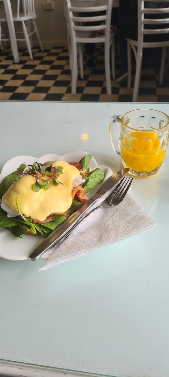 The Bees Knees Cafe