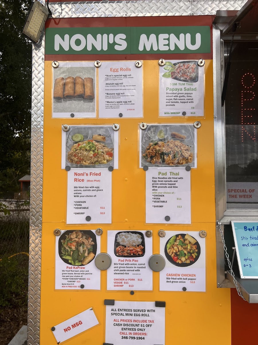 Noni's Thai Kitchen menu board