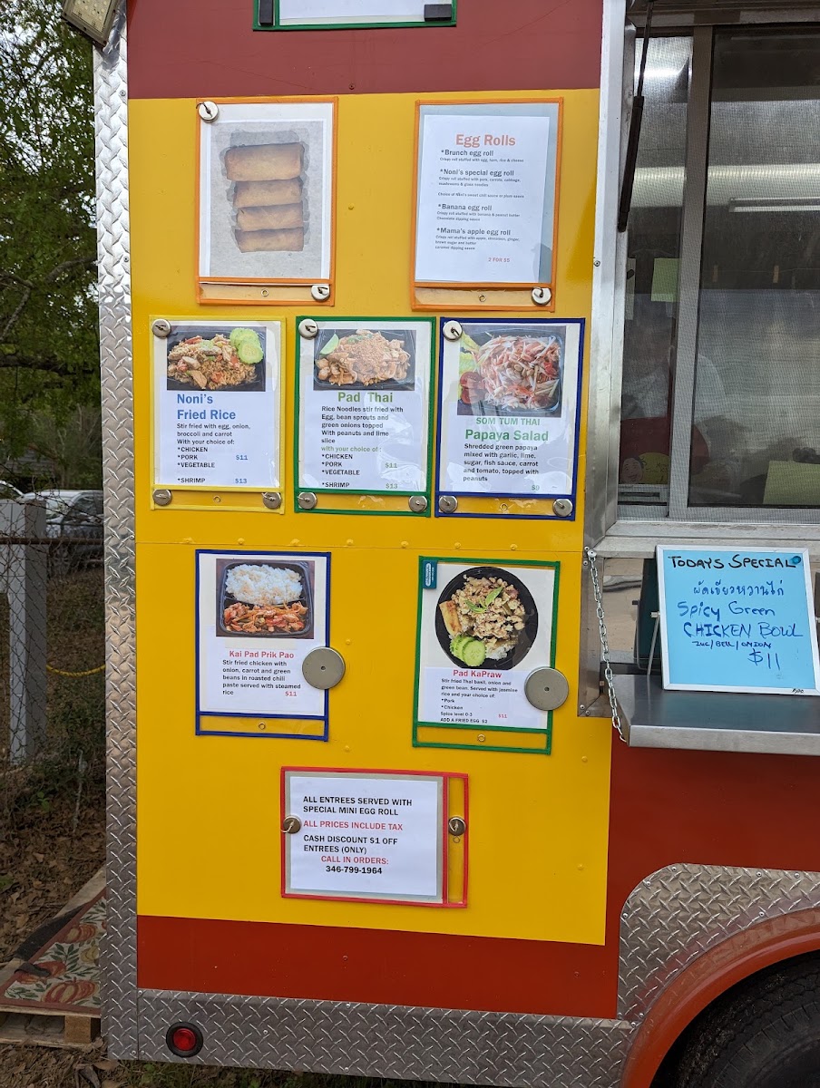 Noni's Thai Kitchen menu board