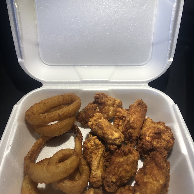 Fried Chicken Wings Plain with Onion Rings