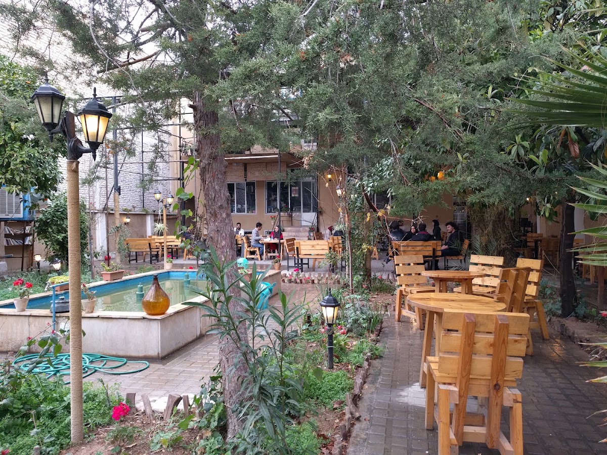 Shahr-e Kaghazi Cafe