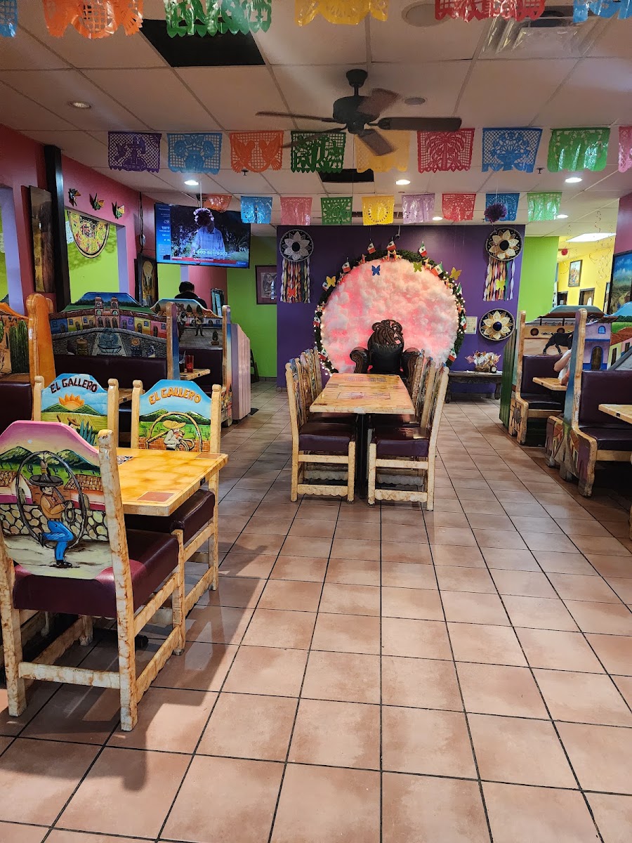 El Gallero Mexican Restaurant 2