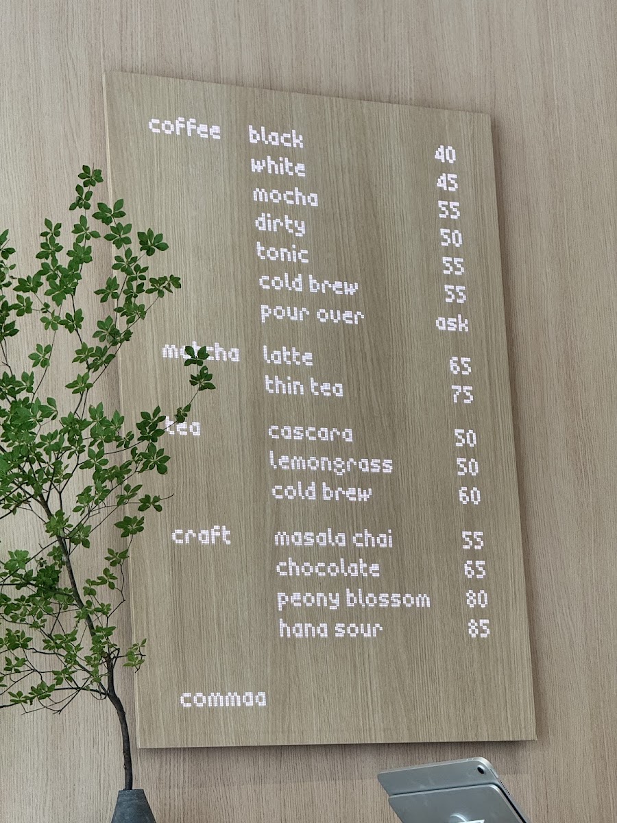 commaa ，coffee meets art and architecture menu board