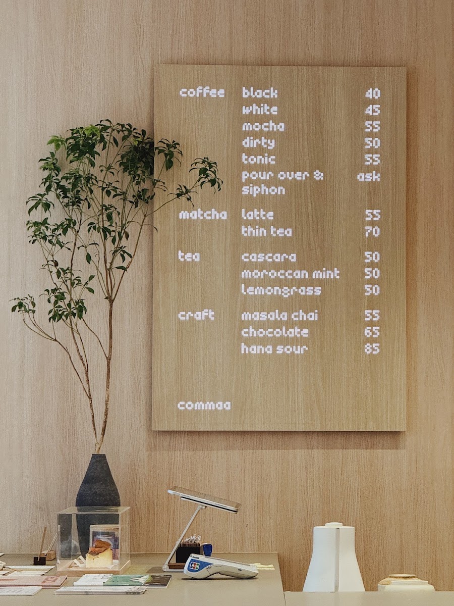 commaa ，coffee meets art and architecture menu board