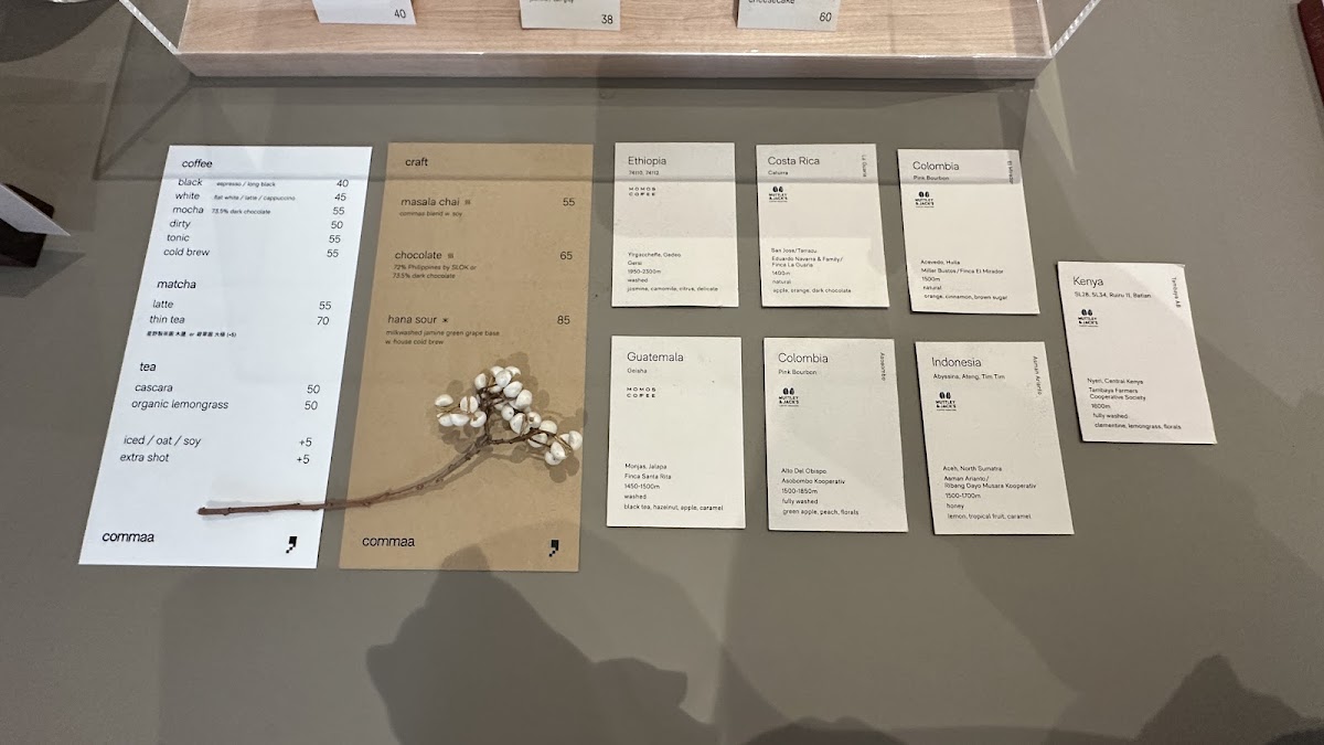 commaa ，coffee meets art and architecture menu board