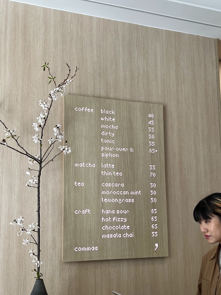 commaa ，coffee meets art and architecture menu board