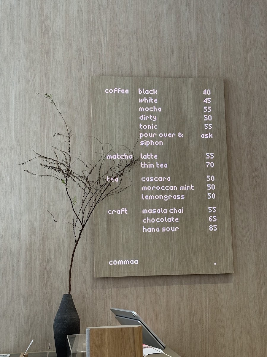 commaa ，coffee meets art and architecture menu board