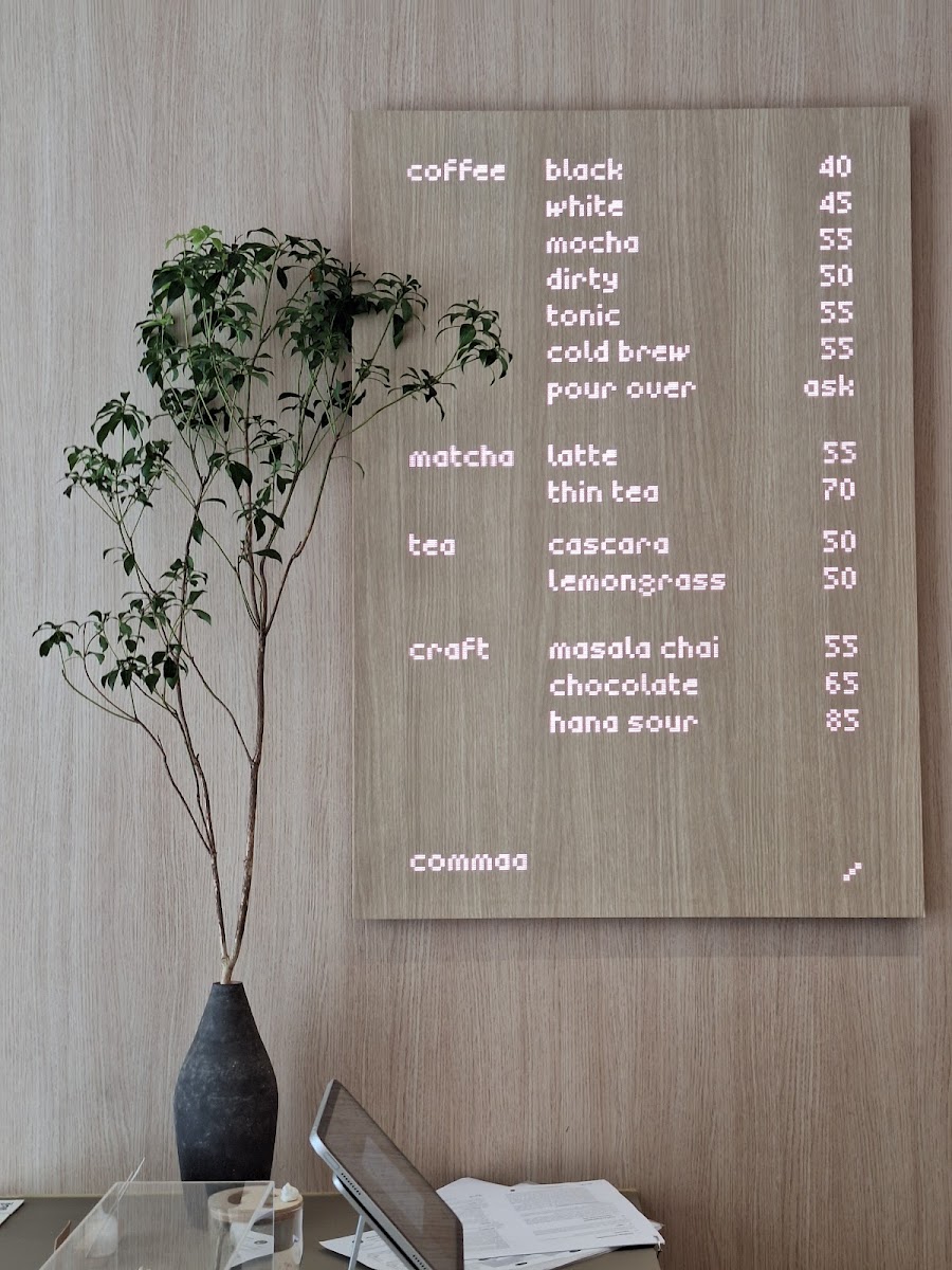 commaa ，coffee meets art and architecture menu board