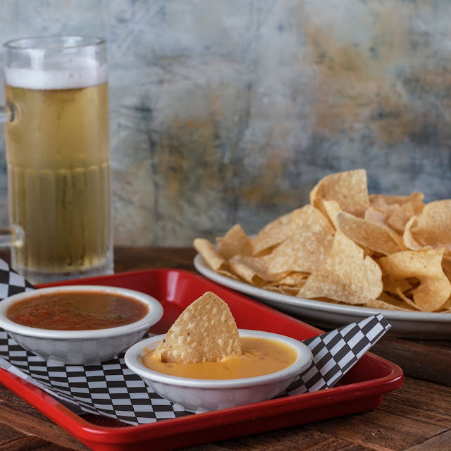 Chips Salsa Queso