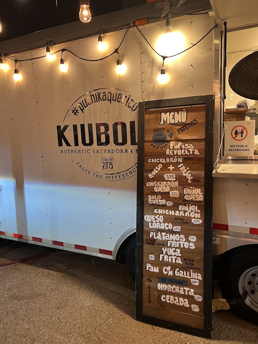Kiúbole #ElPupusaTruck menu board