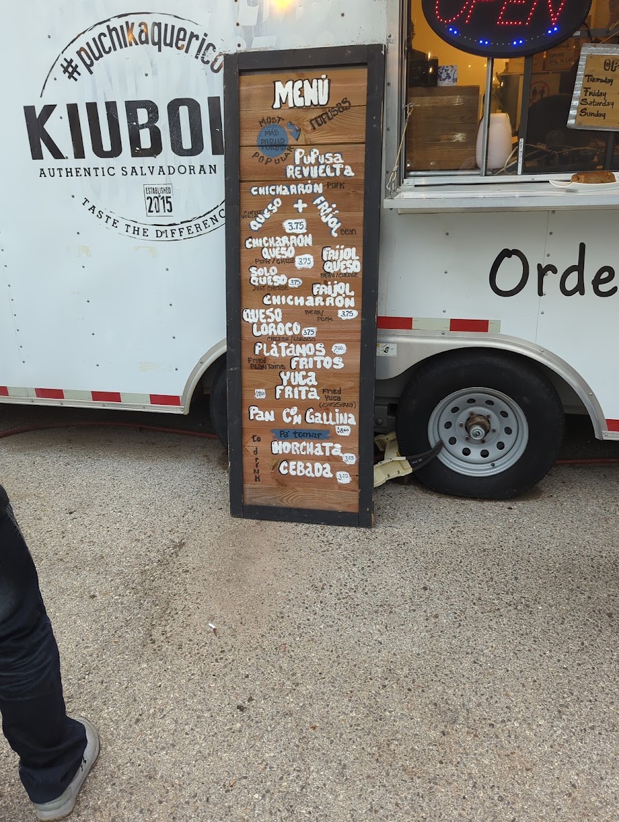Kiúbole #ElPupusaTruck menu board