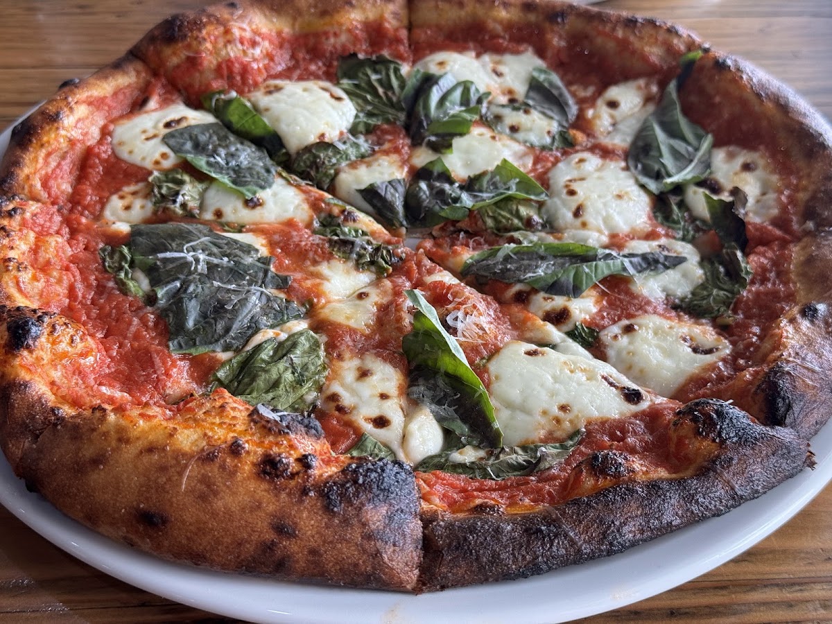 Eight Acres | Kitchen & Bar