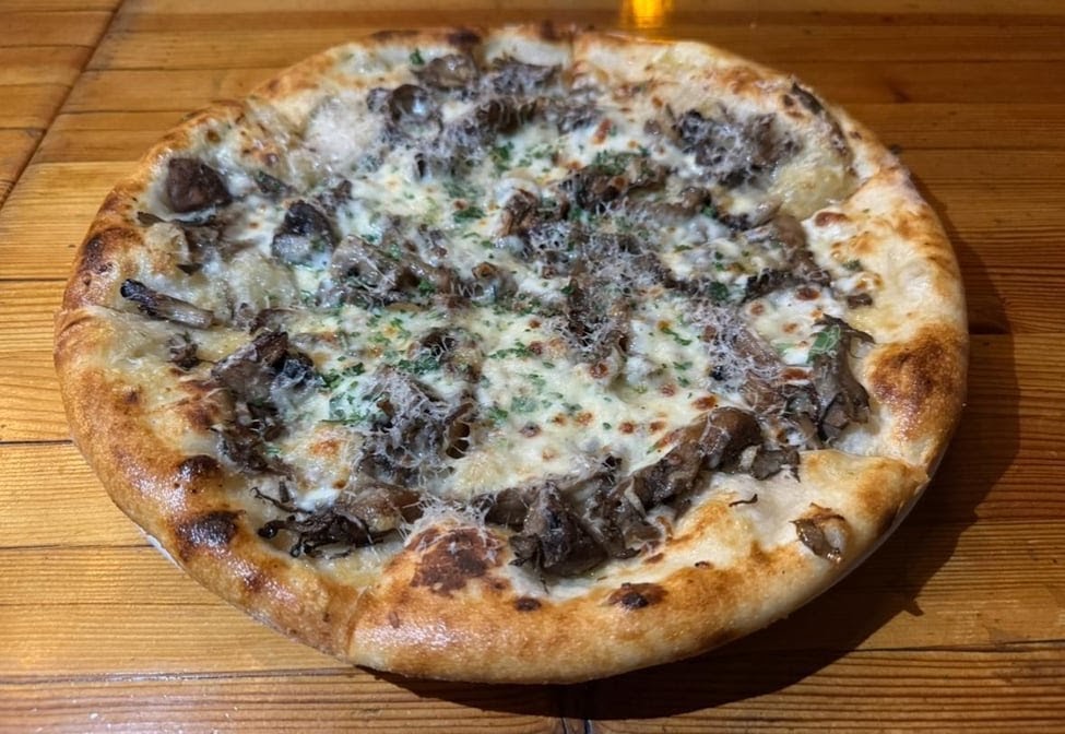 Eight Acres | Kitchen & Bar
