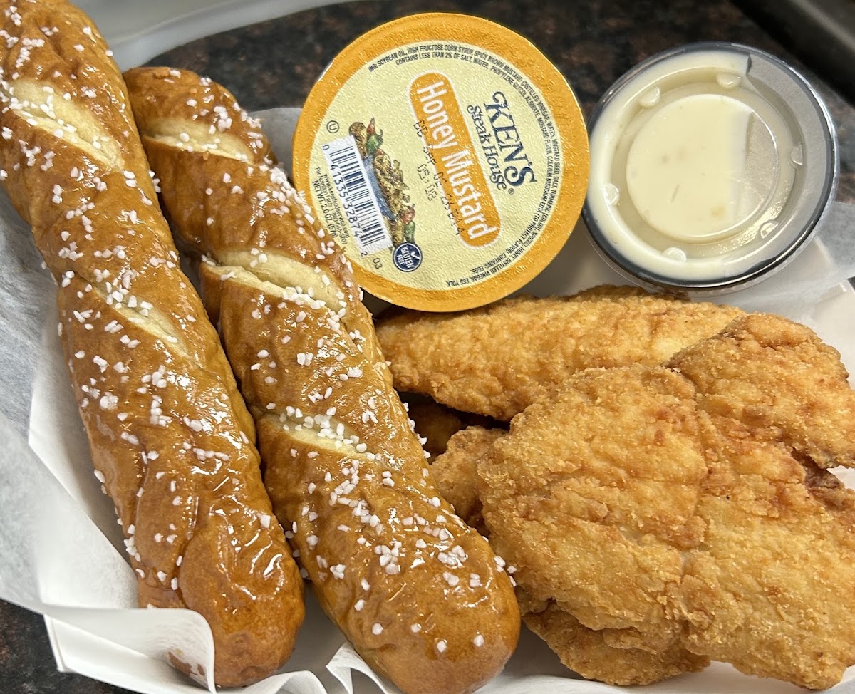 33 North Eats & Treats