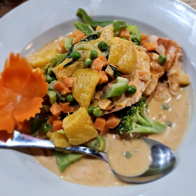 Spicy Mango Salmon Curry