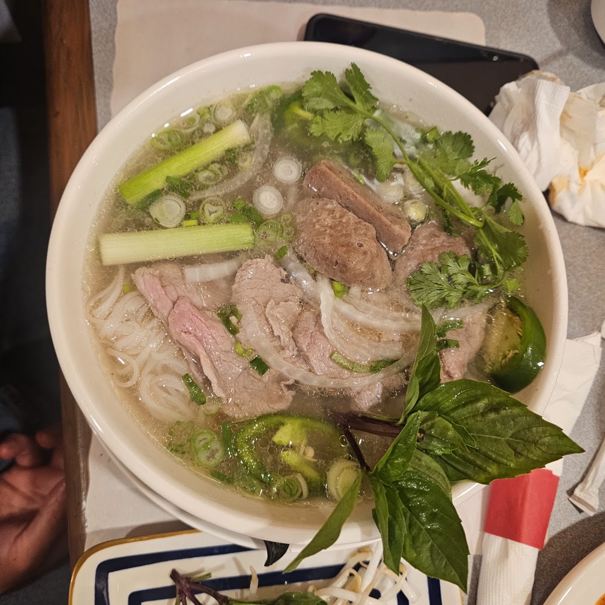 WALLY'S VIET-THAI RESTAURANT