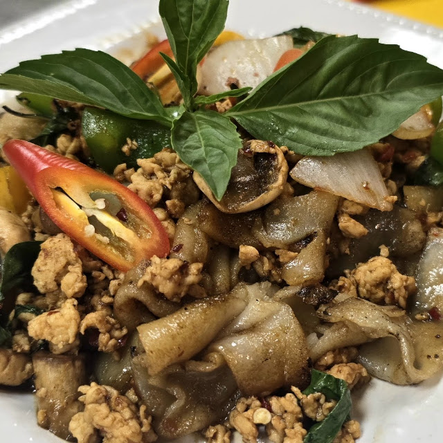 Basil Noodles Chicken