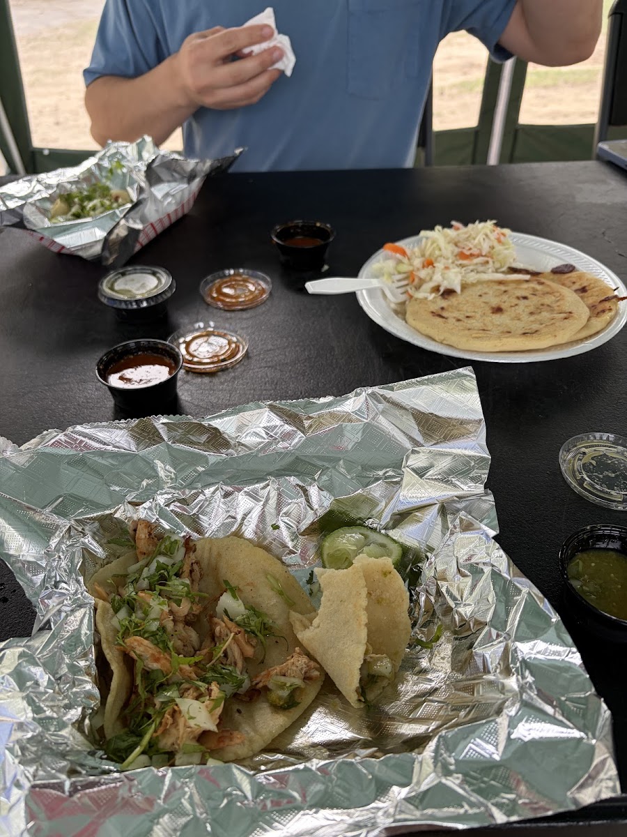 Sara’s pupuseria y taqueria