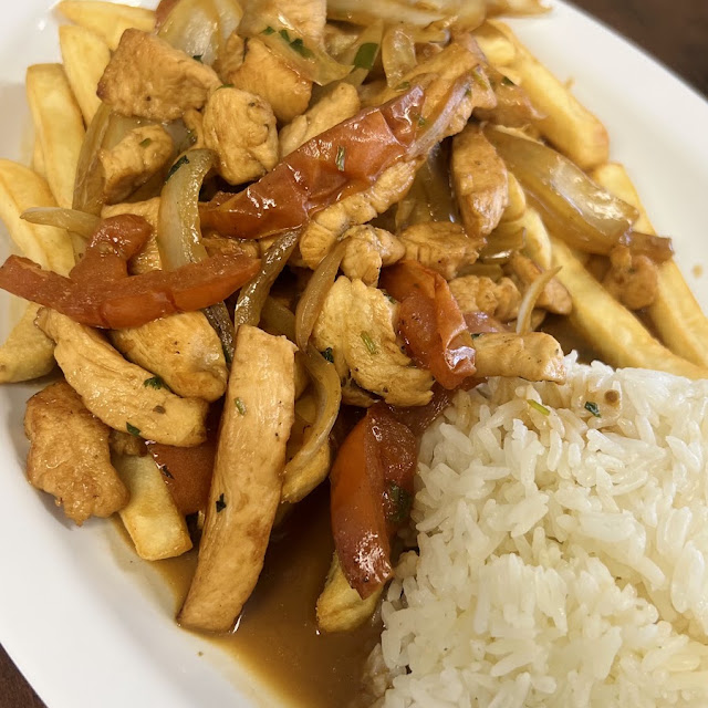 Pollo Saltado Salted Chicken
