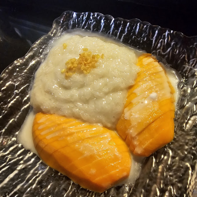 Sweet Mango Sticky Rice Dessert