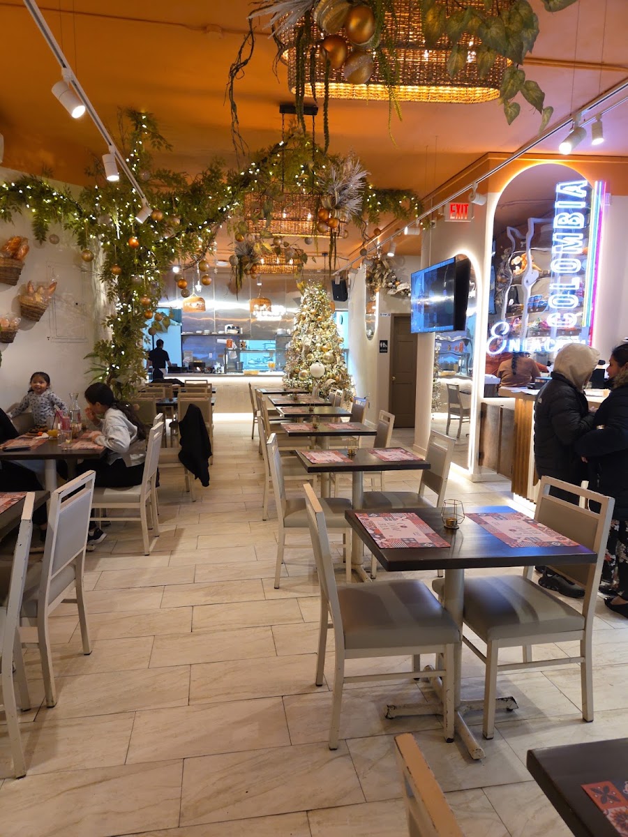 Raices Colombianas Bakery and Restaurant