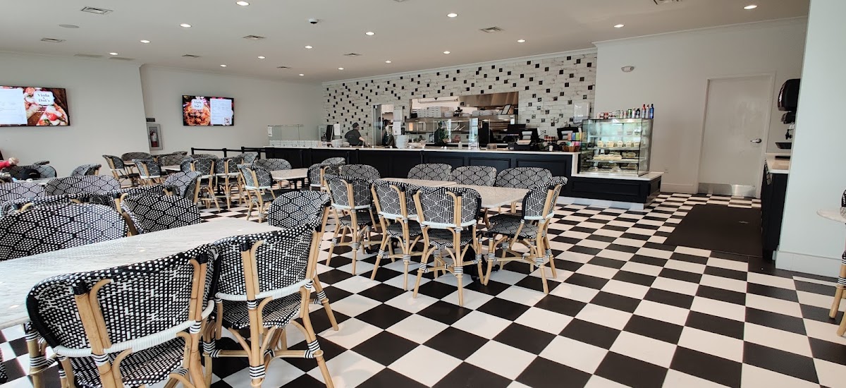 Viola & Dot's Italian Kitchen & Pizzeria