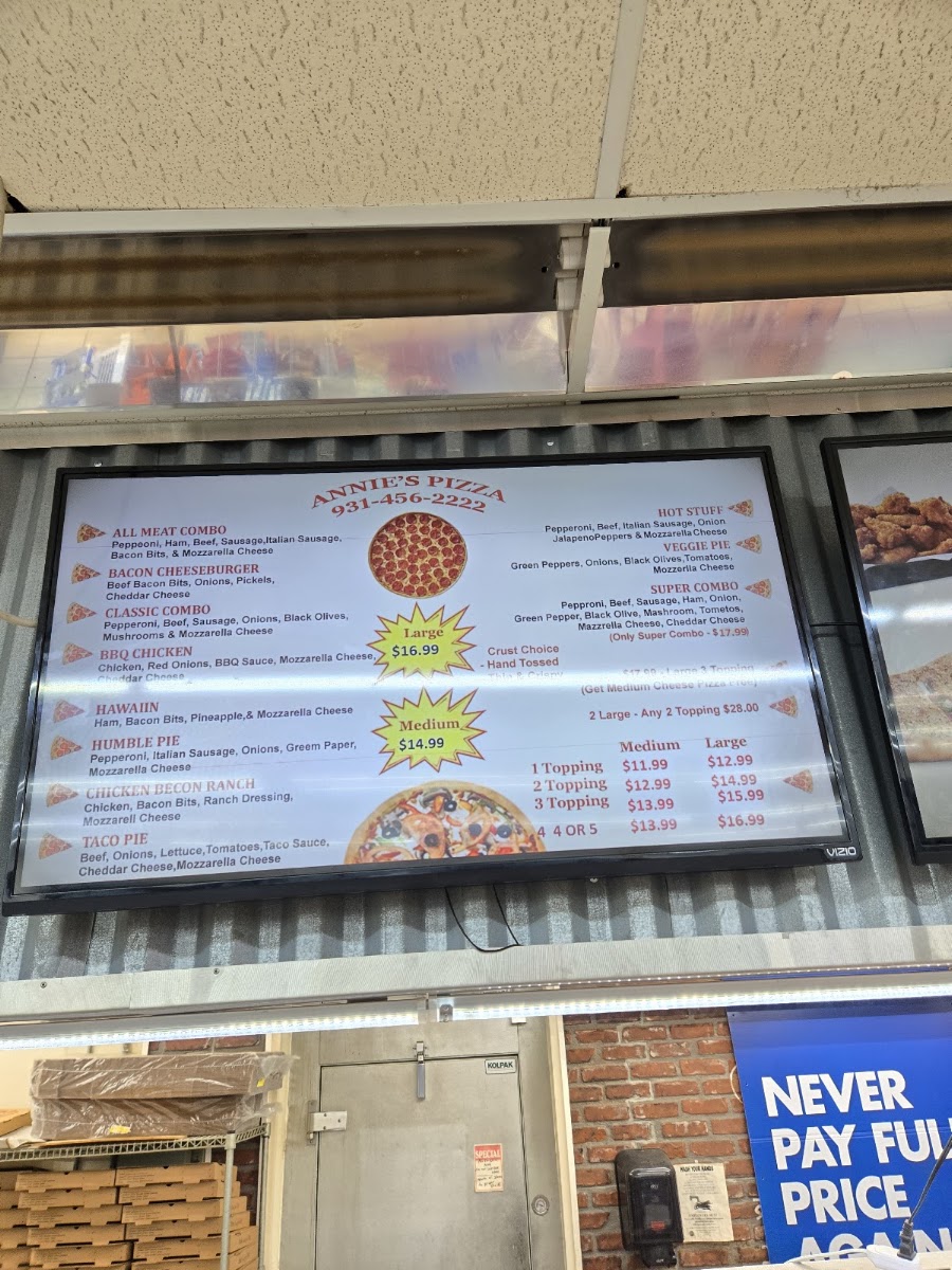 ANNIE’S PIZZA menu board
