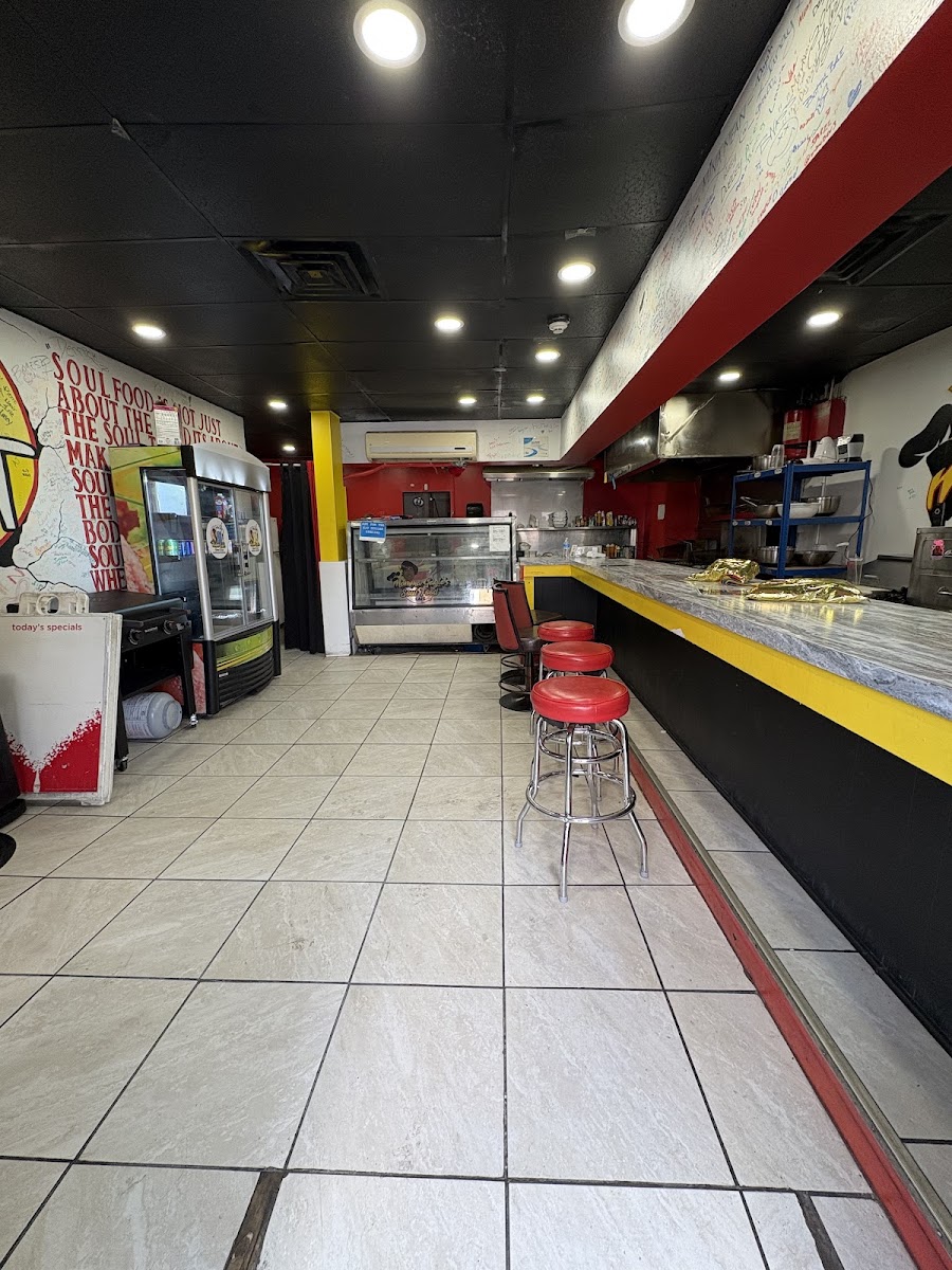 Momma Gayle’s Soulfood cafe/THAT NEW WING SPOT