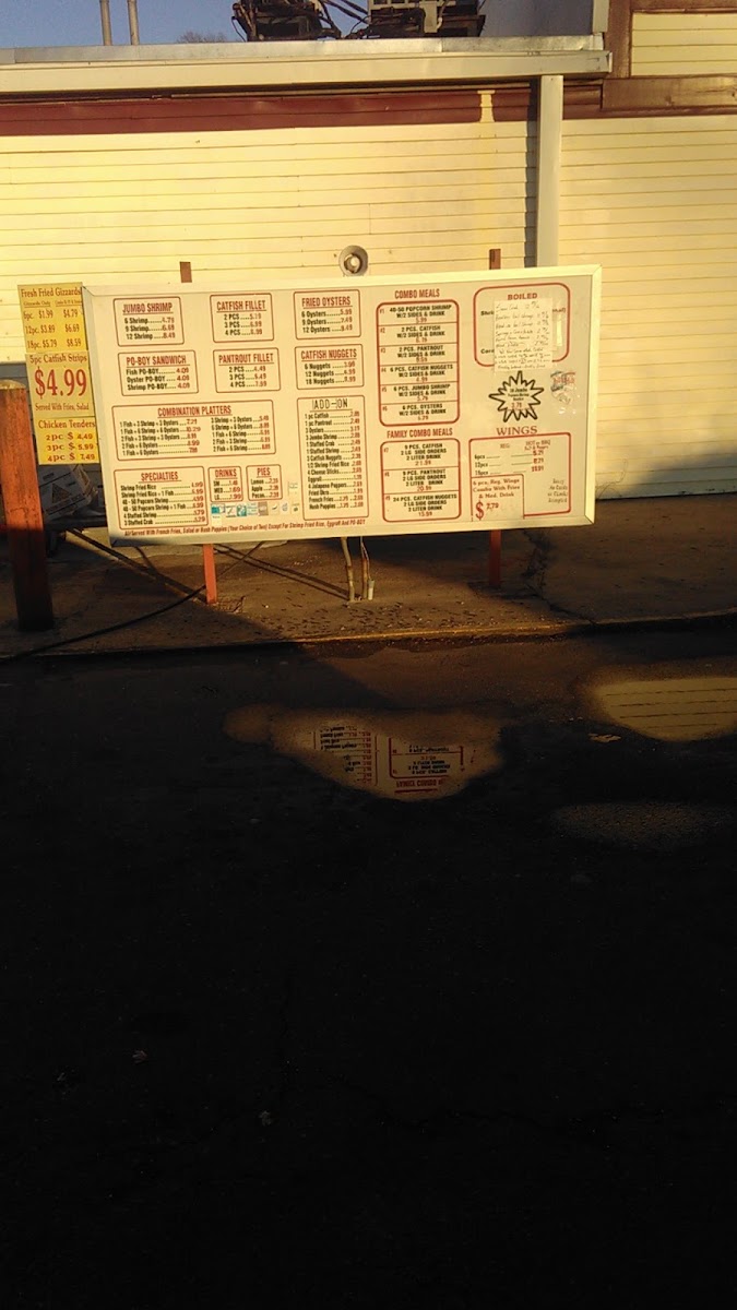Ellis Seafood menu board