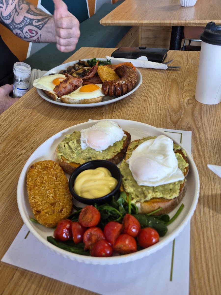 R Bros Cafe